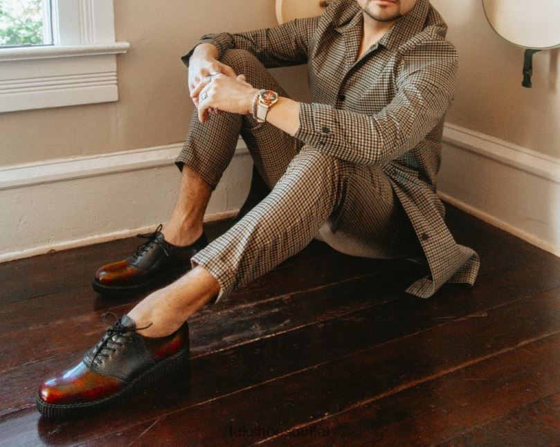 T.U.K. Footwear Rub-Off Saddle Oxford Women Black/Burgundy Footwear HP22840