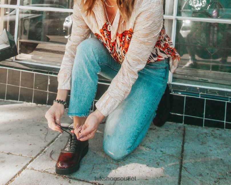 T.U.K. Footwear Rub-Off Saddle Oxford Women Black/Burgundy Footwear HP22840