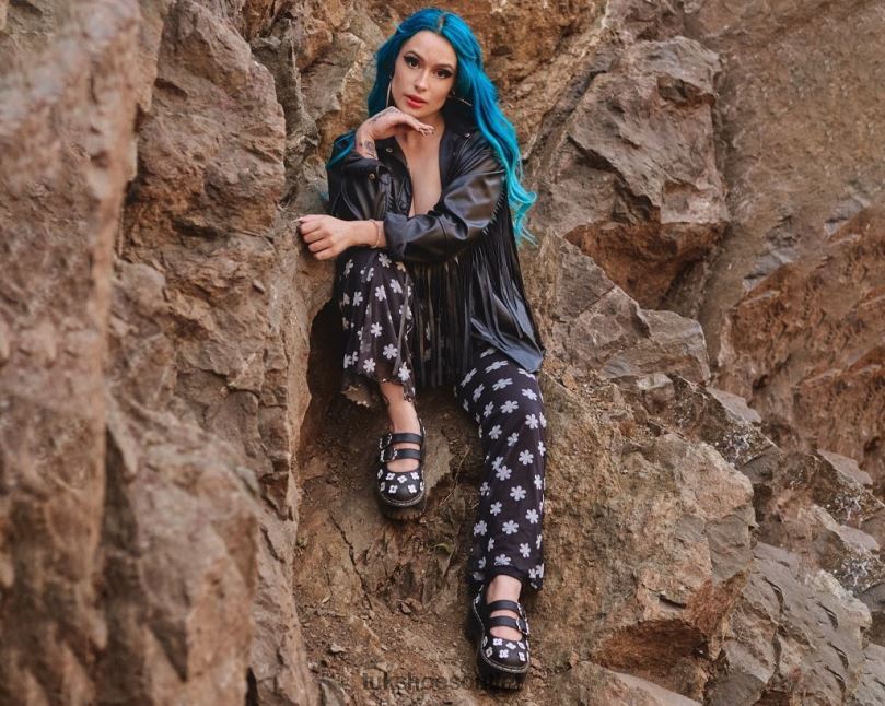 T.U.K. Footwear Flower Double Decker Mary Jane Women Black/White Footwear HP228164