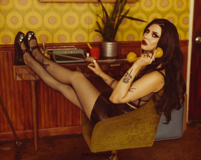 T.U.K. Footwear Kitty Viva Low Mary Jane Women Black Footwear HP228160