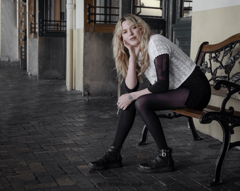 T.U.K. Footwear Gladiator Viva Low Sandal Women Black Footwear HP228222