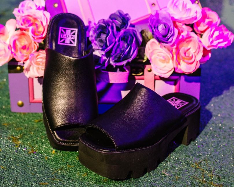 T.U.K. Footwear Square Dino Mule Women Black Footwear HP228308